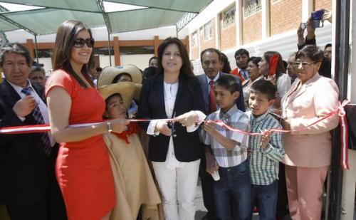 Carmen Omonte inauguró centro de atención de niños en Arequipa El Buho