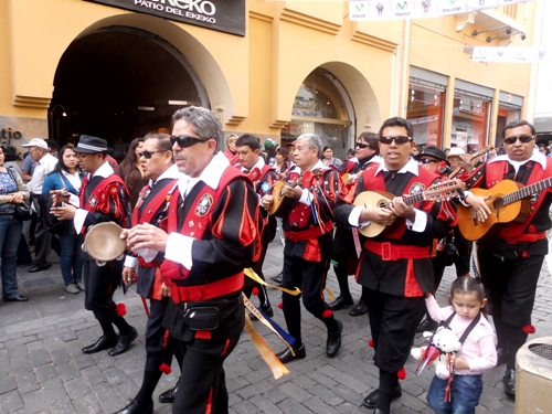 [FOTOS] A Ritmo De Guitarras, Panderetas Y Coplas, Tunas Alegraron Las ...