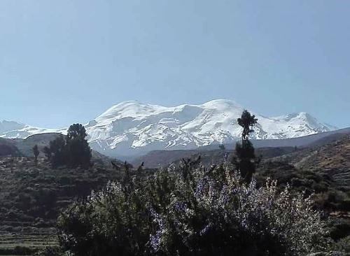 Científicos evaluarán impacto del cambio climático en nevado Coropuna.