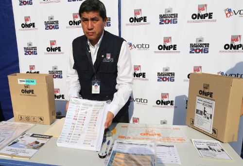 Personal de la ONPE realiza verificación de material electoral en Arequipa