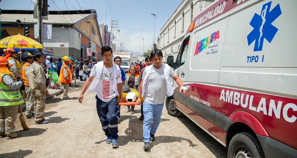 Obras a medio hacer en calle San Juan de Dios son un peligro para la población