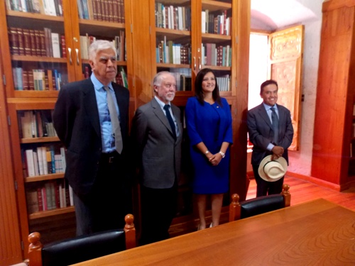 Mario Vargas Llosa cumplió 80 años y envió más libros a Arequipa