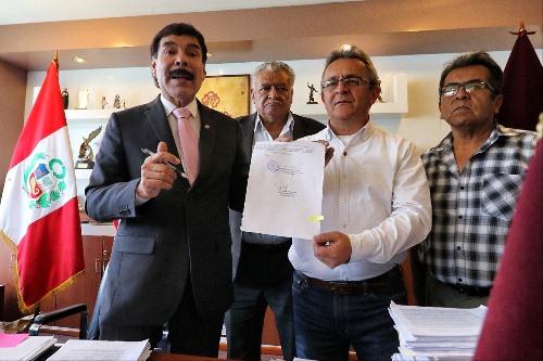 El SIT arranca: Municipalidad de Arequipa firma contratos con 2 consorcios