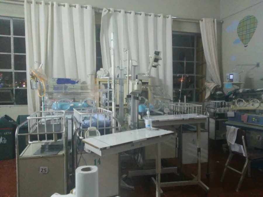 Hacinamiento y equipos obsoletos en Neonatología del hospital Goyeneche