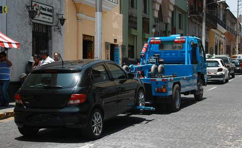 Grúas dejarán de remolcar vehículos por falta de depósito vehicular