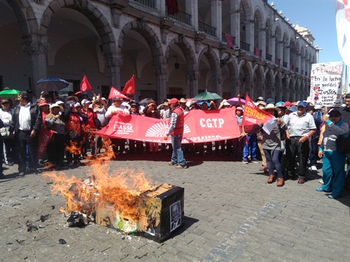 Más de 70 sindicatos exigen al Gobierno Central incremento de sueldos