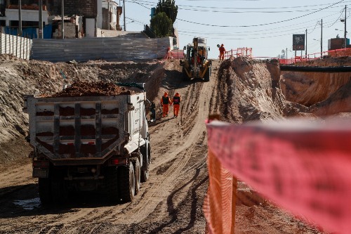 Trabajadores paralizan construcción del tramo II de la variante de Uchumayo