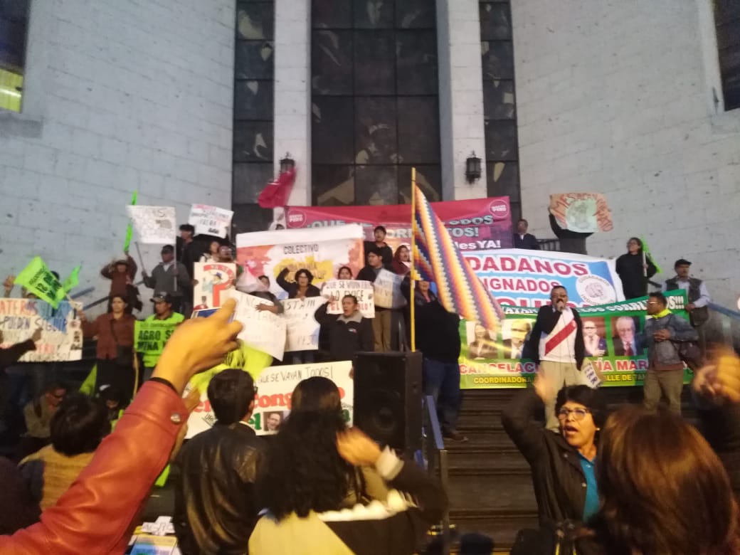 VIDEO: ciudadanos en Arequipa celebran el cierre del Congreso anunciado por Martín Vizcarra