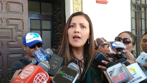 Yamila Osorio anunció aplicará plan de reemplazo si docentes no retornan