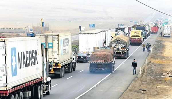 Dejaron pasar más de 100 camiones con productos perecibles en Panamericana Sur
