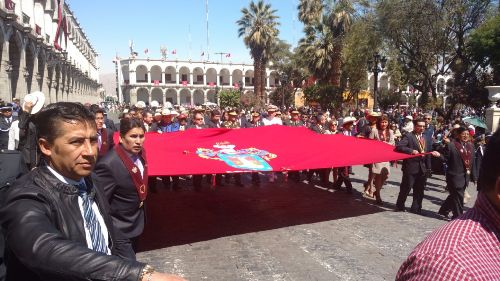 Con desfile cívico municipalidad inicia festejos por 477° aniversario