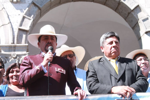 Elmer Cáceres ofrece sanear terrenos invadidos por «los cargadores» de JM Guillén