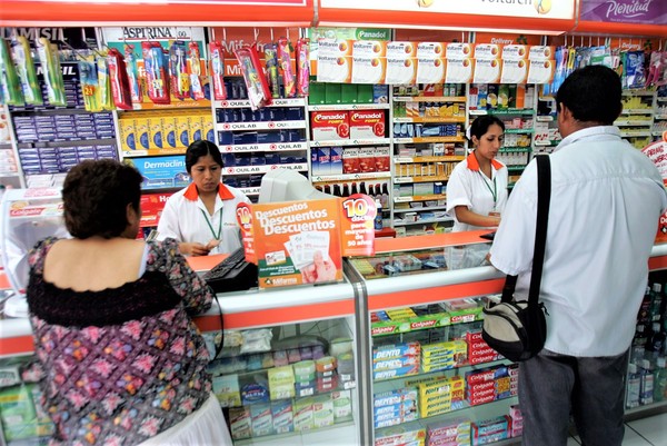 Arequipeños pagan entre 5 y 10 veces más por medicamentos en cadenas de farmacias