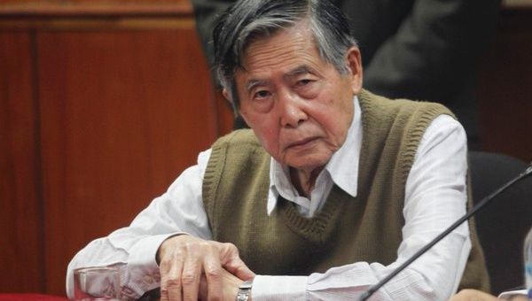 Presidente Kuczynski indulta a Fujimori, tras salvarse de la vacancia