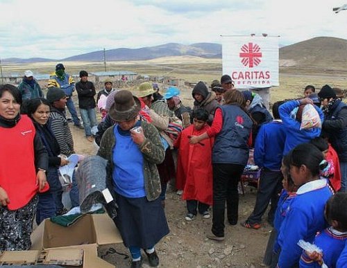 GRA entrega ayuda a damnificados por heladas en Condesuyos