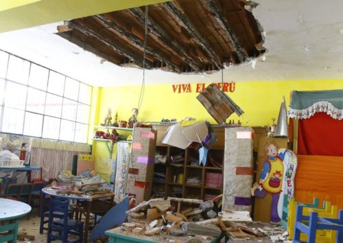 Techo de jardín de niños cae tras persistente lluvia en el Cercado