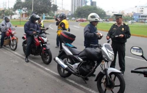 Jefe policial respaldó proyecto que prohíbe dos varones en moto