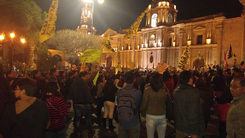 VIDEO y FOTOS. Multitudinaria marcha contra candidata Keiko Fujimori en Arequipa