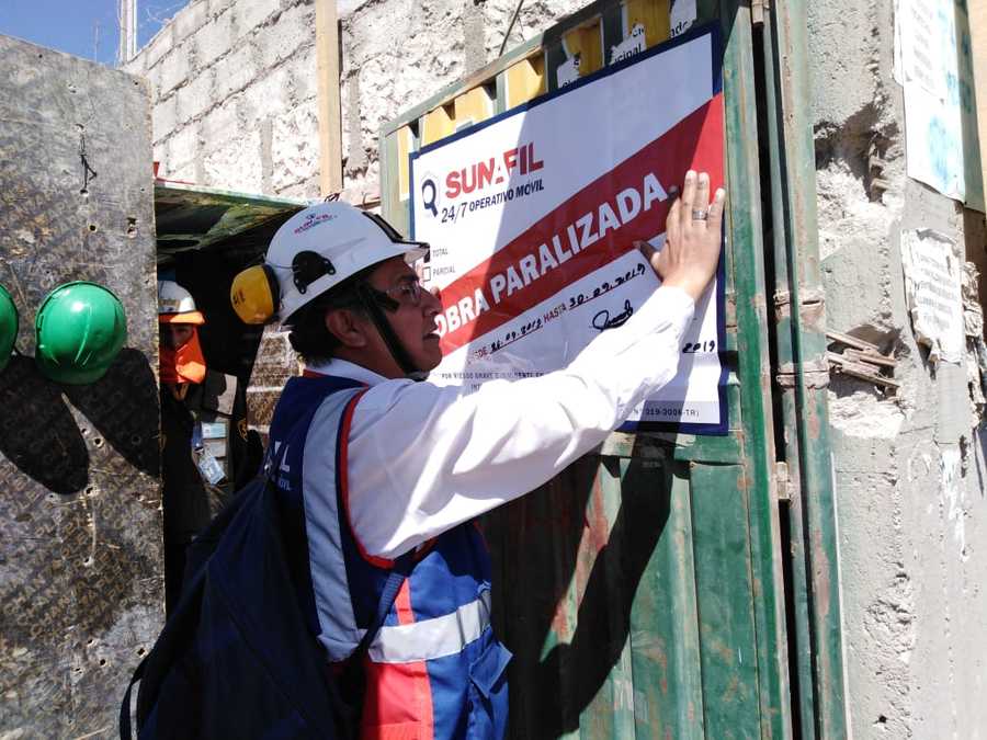 Arequipa: Paralizan obra por riesgo grave para 56 trabajadores