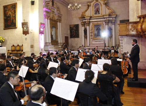 Gala de la Orquesta Sinfónica de Arequipa en la pinacoteca del monasterio de Santa Catalina