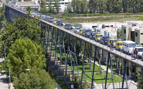 Camionetas, camiones y minivan no circularán por el puente Fierro para proteger estructura
