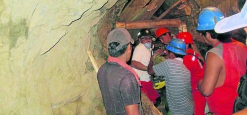 Descartan esperanza de hallar vivos a mineros sepultados por huaico