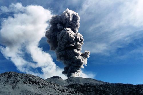 Explosión del volcán Sabancaya afecta a 7 distritos de Arequipa