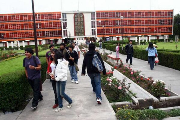 Deserción universitaria alcanza el 30% en Perú y 42% en latinoamérica