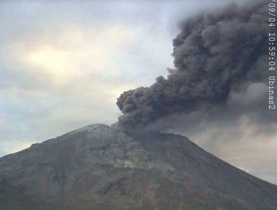Volcán Ubinas: Explosión lanzó cenizas hasta 3 mil m de altura (VIDEO)