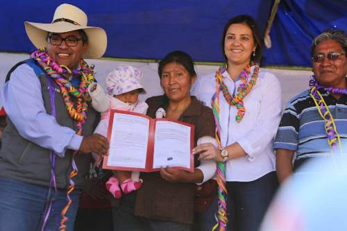Gobernadora anuncia próximo inicio construcción vía Arequipa-Yura