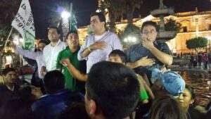 [FOTOS] Tras ruidoso festejo, Javier Ísmodes reconoce triunfo de Yamila Osorio