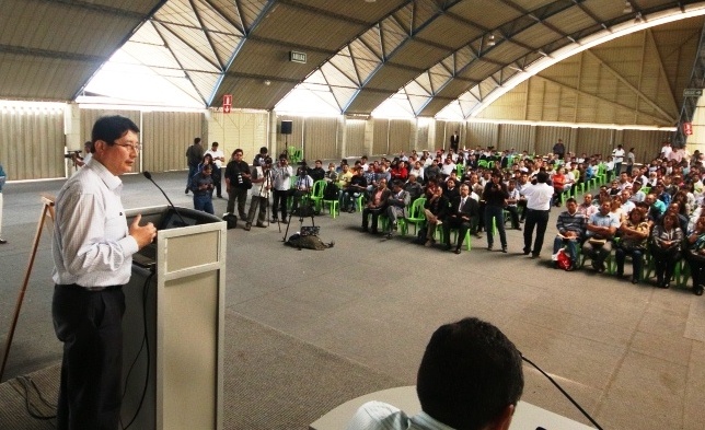 Viceministro Guillermo Shinno en auditorio de Cerro Juli (foto Minem)