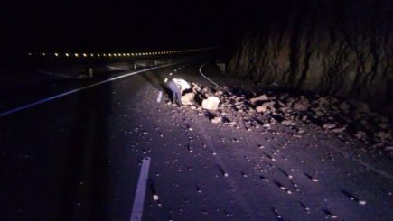 Sismo de magnitud 7 deja un muerto y derrumbes en carreteras de Arequipa