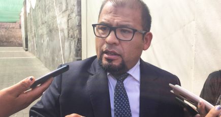 Piden denunciar a alcalde Omar Candia por contratar a funcionarios no aptos para cargos