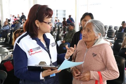 Más de 1.3 millones de peruanos sin seguro de salud fueron afiliadas al SIS