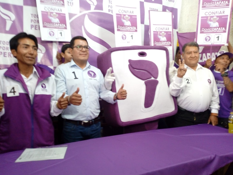 Candidatos de Todos por el Perú reclaman para retornar a la contienda electoral