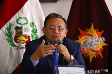 Edgar Alarcón renuncia a UPP, congresista Chaiña lo acusa de traidor