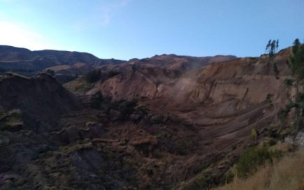 Arequipa: cierran la bocatoma de Tuti tras derrumbe sobre el río Colca
