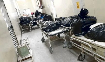 Arequipa: cadáveres apilados en pasillos del hospital covid