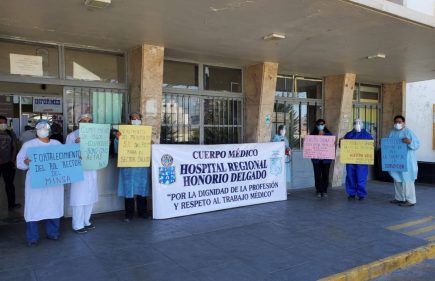 Arequipa: médicos protestaron por segundo día exigiendo mejores condiciones