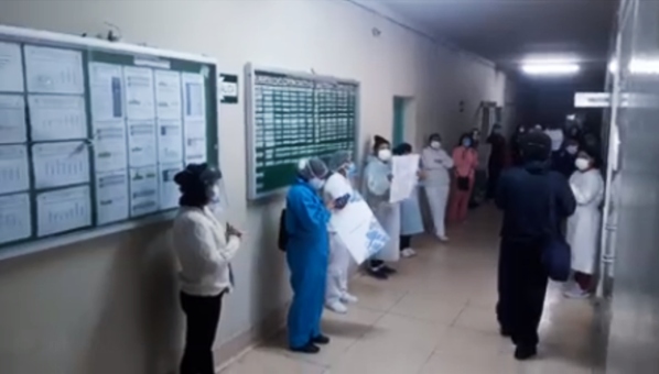 Arequipa: personal del hospital COVID disconforme con cambios en la jornada laboral