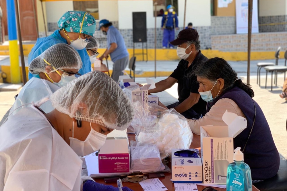 Arequipa: aglomeraciones y confusión en primer día de la jornada de vacunación