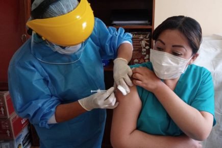 Arequipa: administrarán dosis de refuerzo a personal de salud desde este miércoles