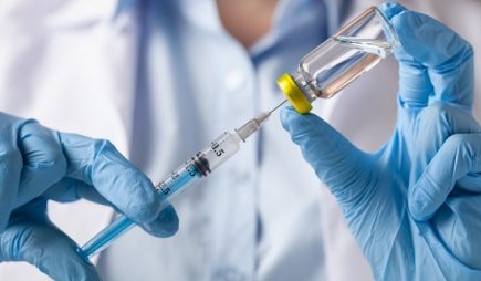Perú tiene contratos con diversos laboratorios por 48,2 millones de vacunas