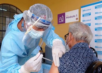 Arequipa: Salud reprograma vacunación de mayores por debate presidencial
