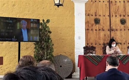 Mario Vargas Llosa: Keiko Fujimori representa libertad y Pedro Castillo la dictadura