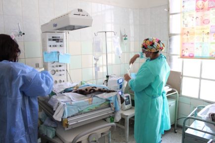 Arequipa: médicos operarán a bebés siameses nacidos en hospital Goyeneche