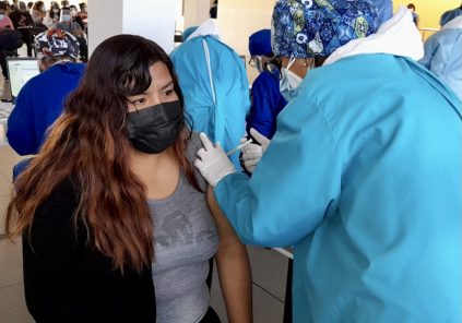 Arequipa: masiva asistencia de universitarios a jornada de vacunación