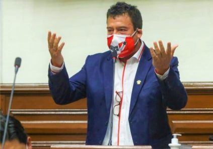 Congresista Edwin Martínez: presidente dejó entrever remoción de Julio Velarde