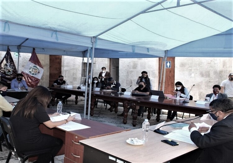 Arequipa: las idas y venidas del Consejo Regional para elegir un gobernador interino